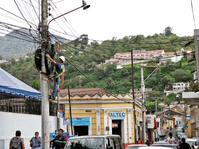 El Inde y la Empresa Eléctrica Municipal de Quetzaltenango sostienen un litigio por el cobro del servicio de energía a precios de 1978. (Foto Prensa Libre: María José Longo)
