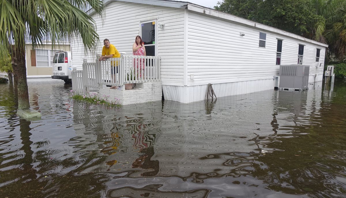 Varias localidades de Florida están afectadas por inundaciones. (Foto Prensa Libre: AP)