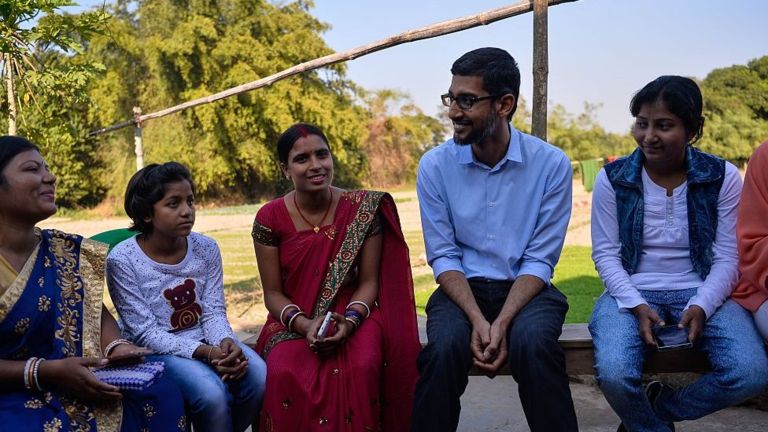 El CEO de Google, Sundar Pichai, mantuvo varias reuniones en India sobre internet móvil. (Getty Images).