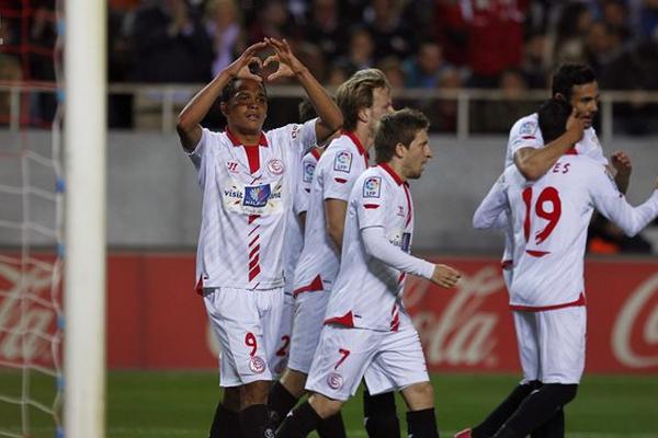 Carlos Bacca marcó el doblete en el triunfo del Sevilla ante el Real Madrid. (Foto Prensa Libre: EFE)