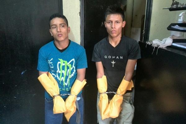 La PNC logró capturar a los presuntos victimarios. (Foto Prensa Libre: PNC).