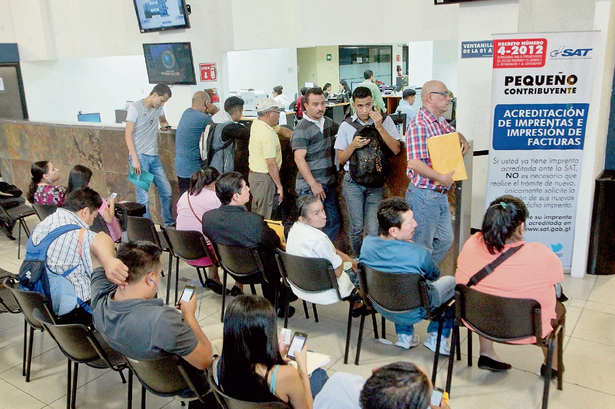 La política fiscal será uno de los temas de debate que deberán de abordar los candidatos finalistas a la presidencia . (Foto Prensa Libre: Álvaro Interiano)