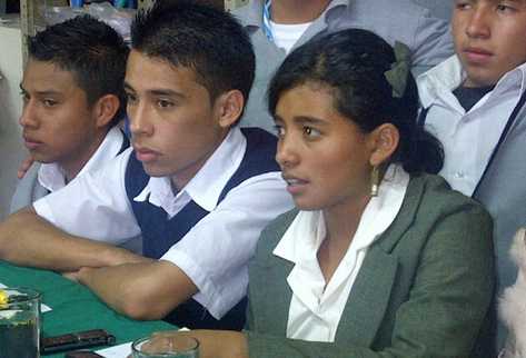 Estudiantes manifiestan rechazo ante redacción final de propuesta de formación docente. (Foto Prensa Libre: Alex Rojas)