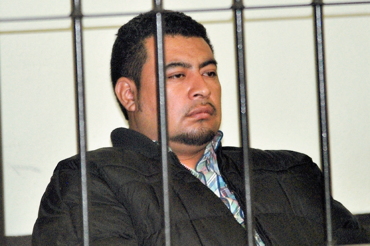 Fredy Estuardo Camacho Aguilar recuperó su libertad luego de permanecer casi nueve meses en prisión, en la ciudad de Quetzaltenango. (Foto Prensa Libre: Alejandra Martínez)