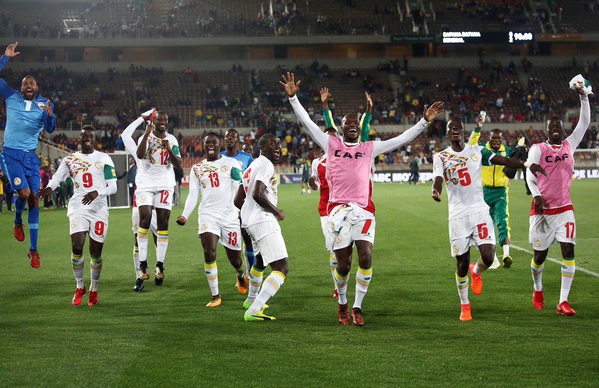 Senegal se clasifica a su segunda Copa del Mundo al vencer 2-0 a Sudáfrica. (Foto Prensa Libre: AFP)