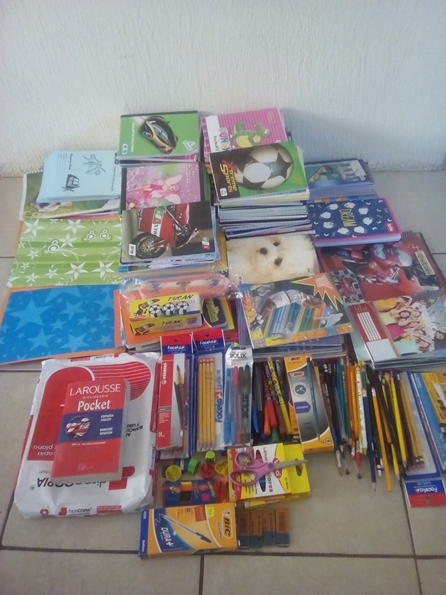 Los donativos pueden ser cuadernos, mochilas, crayones, lapices, lapiceros, entre otros. (Foto Prensa Libre: María José Longo)