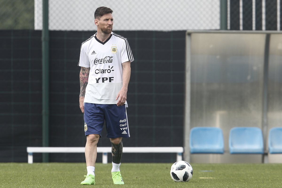 Lionel Messi dice que la suerte no les ha sonreído al perder tres finales, pero espera que esto cambie. (Foto Prensa Libre: AFP)