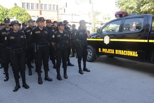 La Policía Binacional cuenta ahora con 32 agentes y seis autoatrullas. (Foto Prensa Libre: Óscar González)