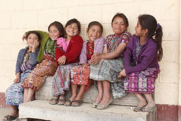La niña del área rural entre los 10 a 14 años enfrenta mayores obstáculos para continuar estudianto. (Foto Prensa Libre: Víctor Chamalé)<br _mce_bogus="1"/>