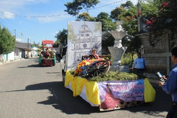 Desfile debido  al inicio de la feria de Camotán.