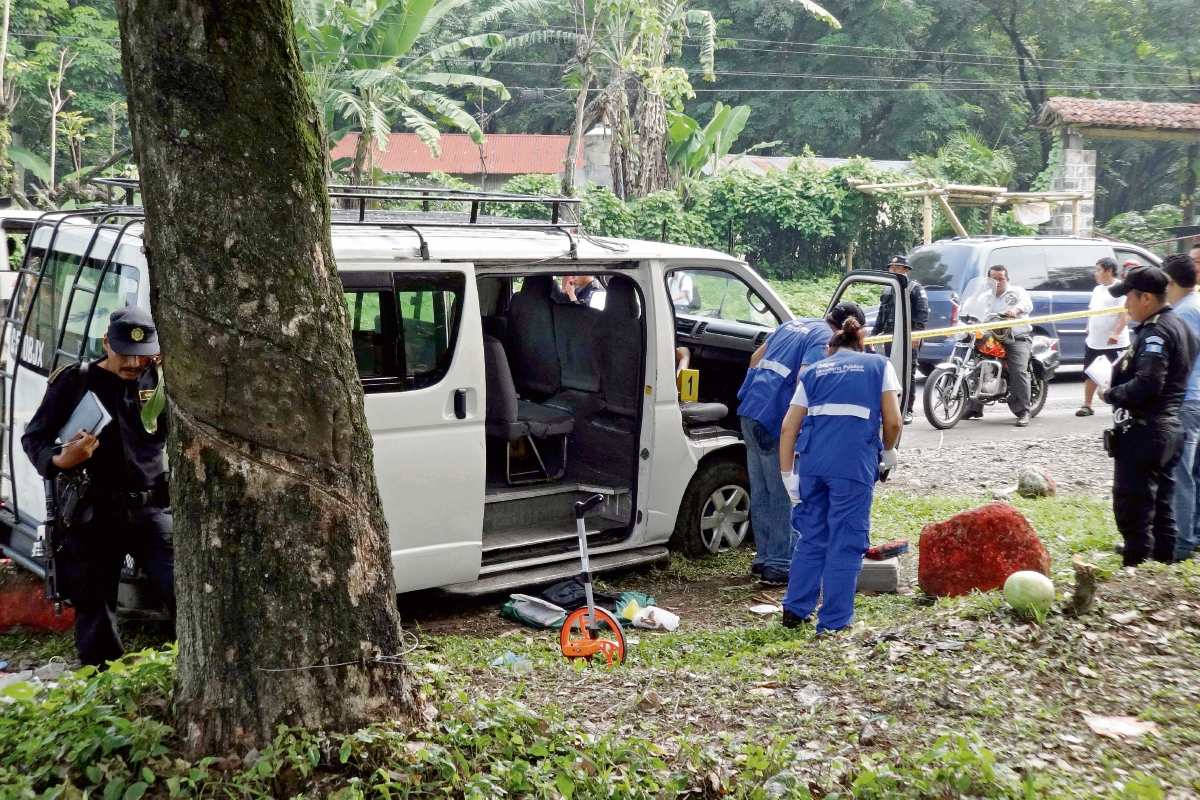 Eduardo Carranza  Florián, piloto de microbús colectivo, fue asesinado de cinco balazos en el cráneo, en el km 156 de la ruta al suroccidente, en Mazatenango, Suchitepéquez. (Foto Prensa Libre: Omar Méndez)