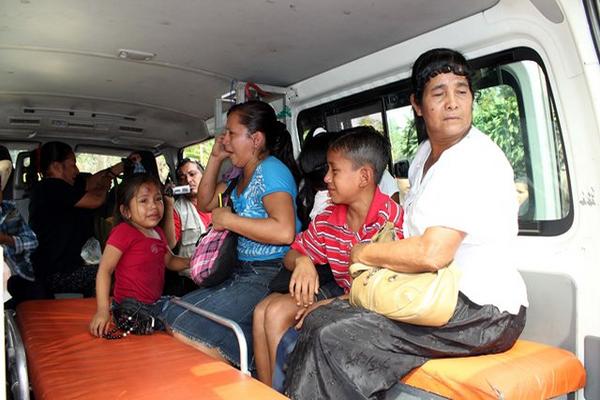 Varios menores de edad resultaron lesionados en accidente de picop en Retalhuleu. (Foto Prensa Libre: Rolando Miranda)