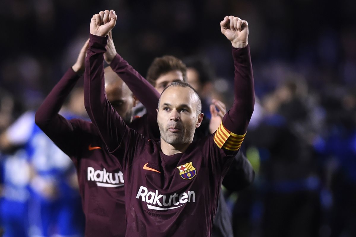 Andrés Iniesta se despidió del Barcelona ganando La Liga y la Copa del Rey. (Foto Prensa Libre: AFP)