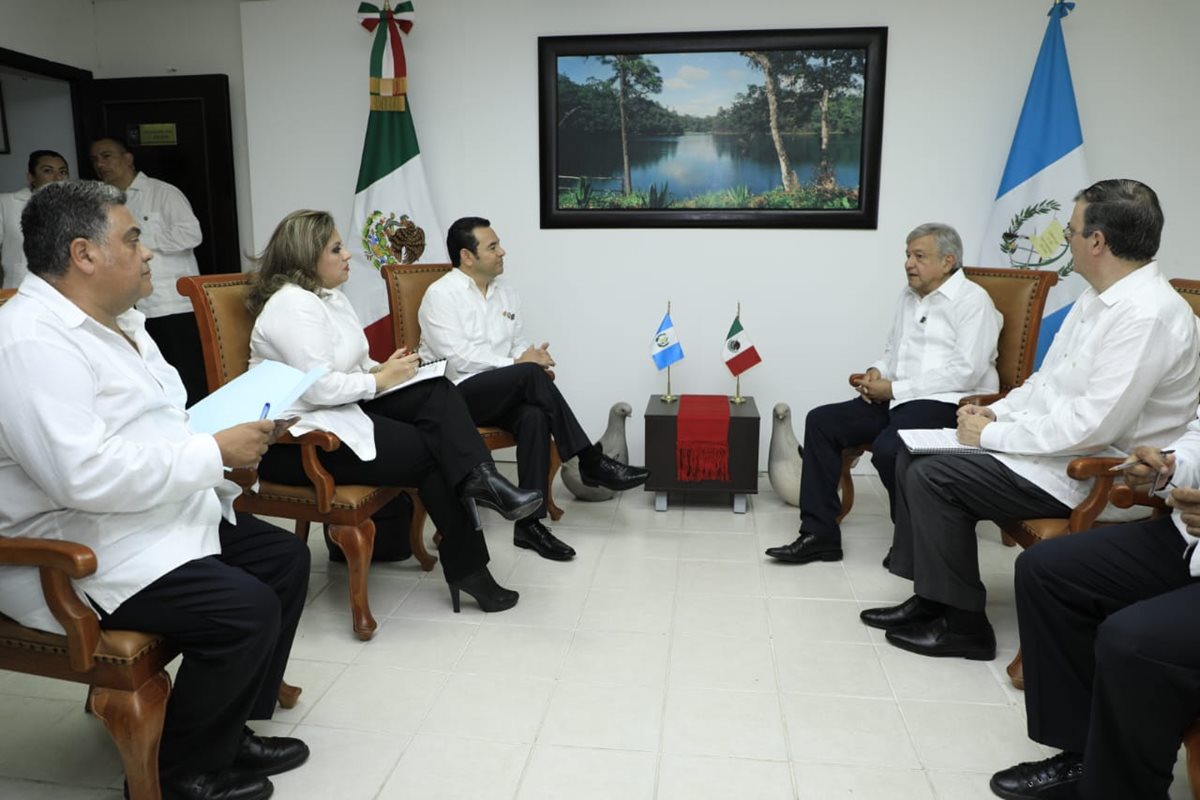 El presidente Jimmy Morales y el presidente electo de México, Andrés Manuel López Obrador, se reunieron en agosto de este año para fortalecer los lazos de amistad entre los dos países. (Foto Prensa Libre: Minex)