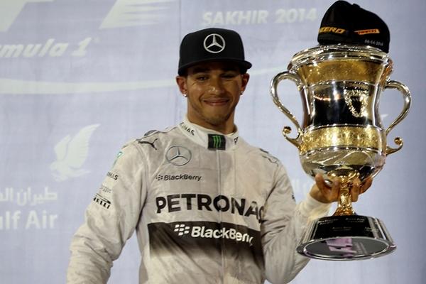 Hamilton mantuvo la ventaja de un segundo sobre Rosberg y ganó este domingo. (Foto Prensa Libre: AFP)