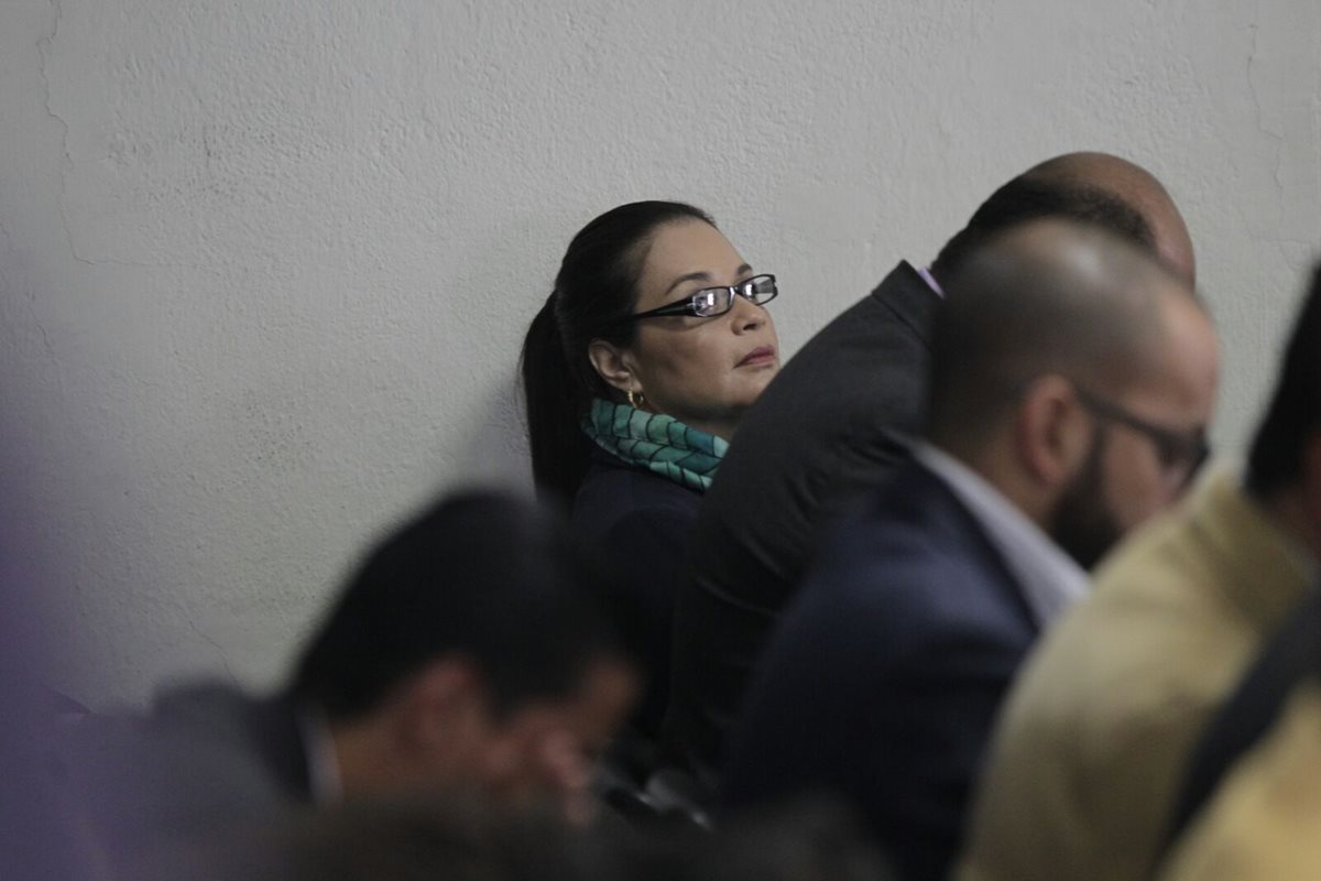 Baldetti aguarda la decisión del juez en la judicatura de Villa Nueva. (Foto Prensa Libre: Edwin Bercián)