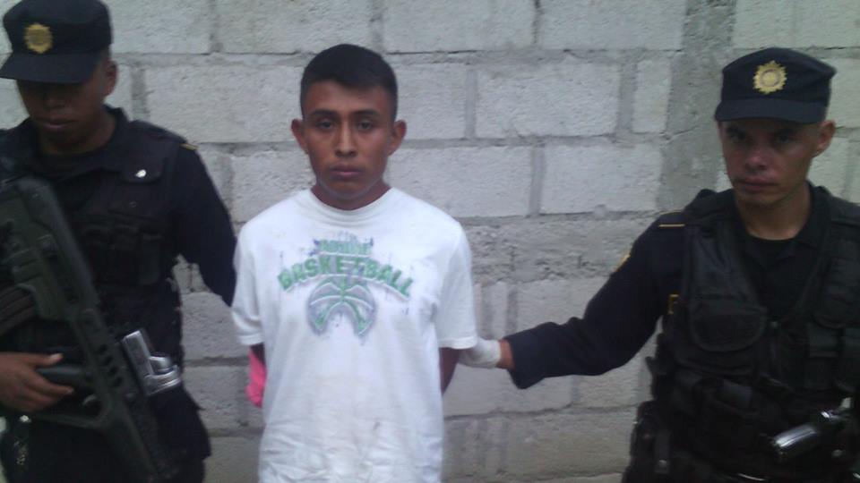Darwin Martínez Abzún es aprehendido por la PNC en Quezaltepeque, Chiquimula, sindicado de estar involucrado en la muerte de un hombre. (Foto Prensa Libre: PNC)