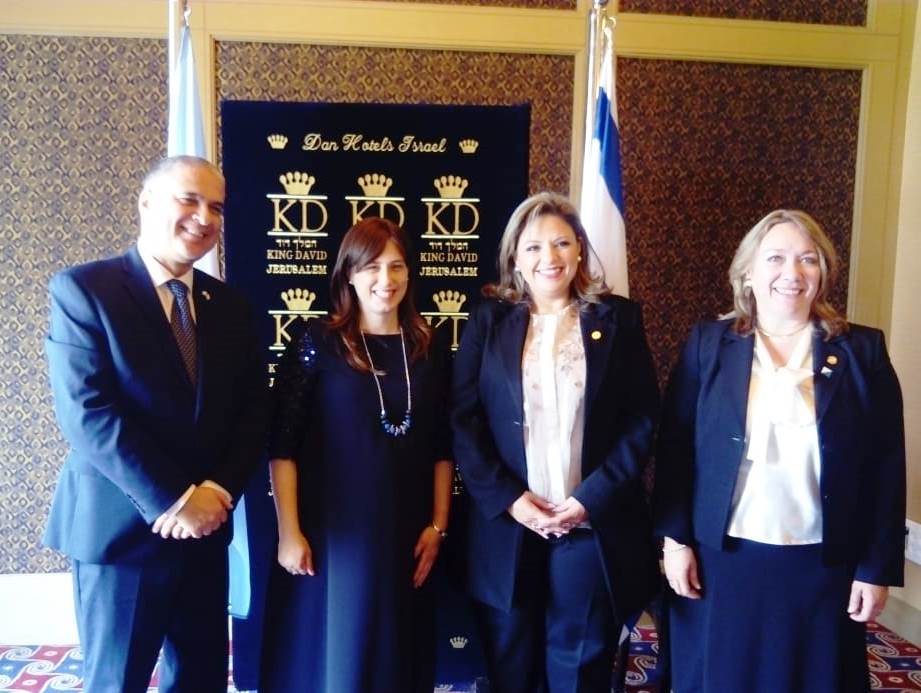 Canciller Sandra Jovel y vicecanciller de Israel, Tzipi Hotovely, luego de una reunión sobre cooperación. (Foto Prensa Libre: Minex)