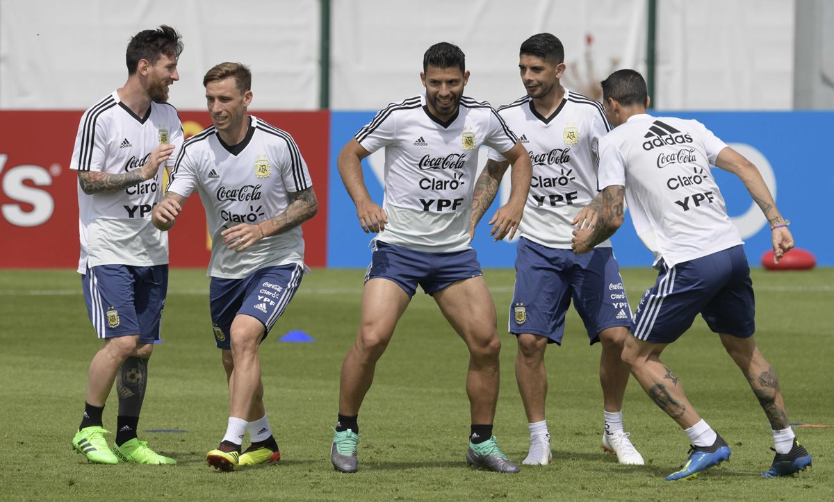 Leo Messi, durante el entrenamiento de este domingo con Argentina. (Foto Prensa Libre: AFP)