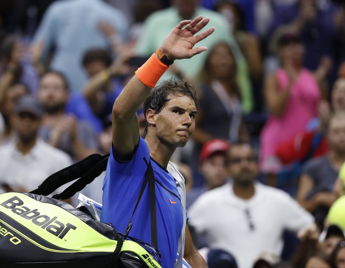 El español Rafael Nadal cae en ronda de octavos y se despide del US Open. (Foto Prensa Libre: AP)