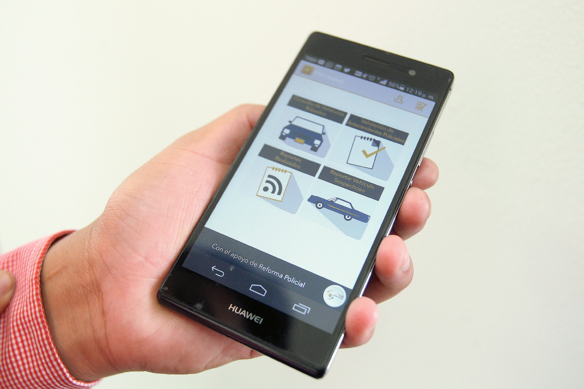 En la plataforma digital los usuarios pueden denunciar ilícitos desde un teléfono móvil. (Foto Prensa Libre: Hemeroteca)