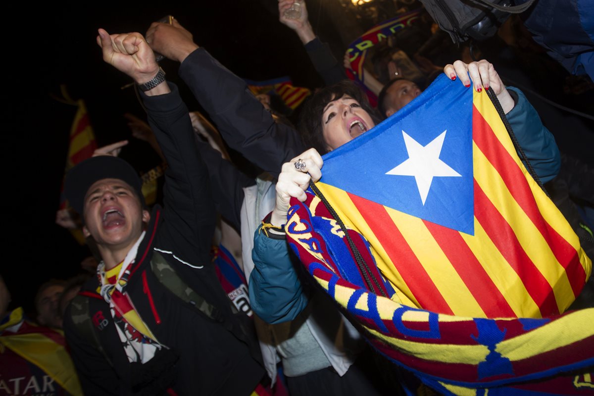 El Barcelona recibió una multa por conducta antideportiva. (Foto Prensa Libre: EFE)