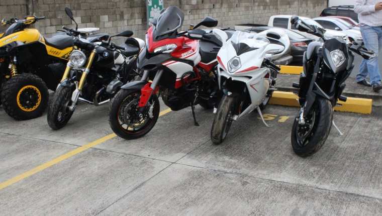 Autoridades decomisaron diez motocicletas vinculadas a Juan Carlos Monzón, las cuales ahora pasaron a favor del Estado. (Foto Prensa Libre: Ministerio Público)
