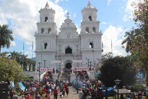 Según el  Inguat,  los visitantes visitan  Esquipulas como destino religioso. (Foto Prensa Libre: Archivo).