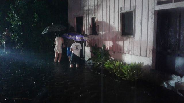 Al menos 10 municipios de Suchitepéquez registran daños por las lluvias del viernes. (Foto Prensa Libre: Melvin Popá)