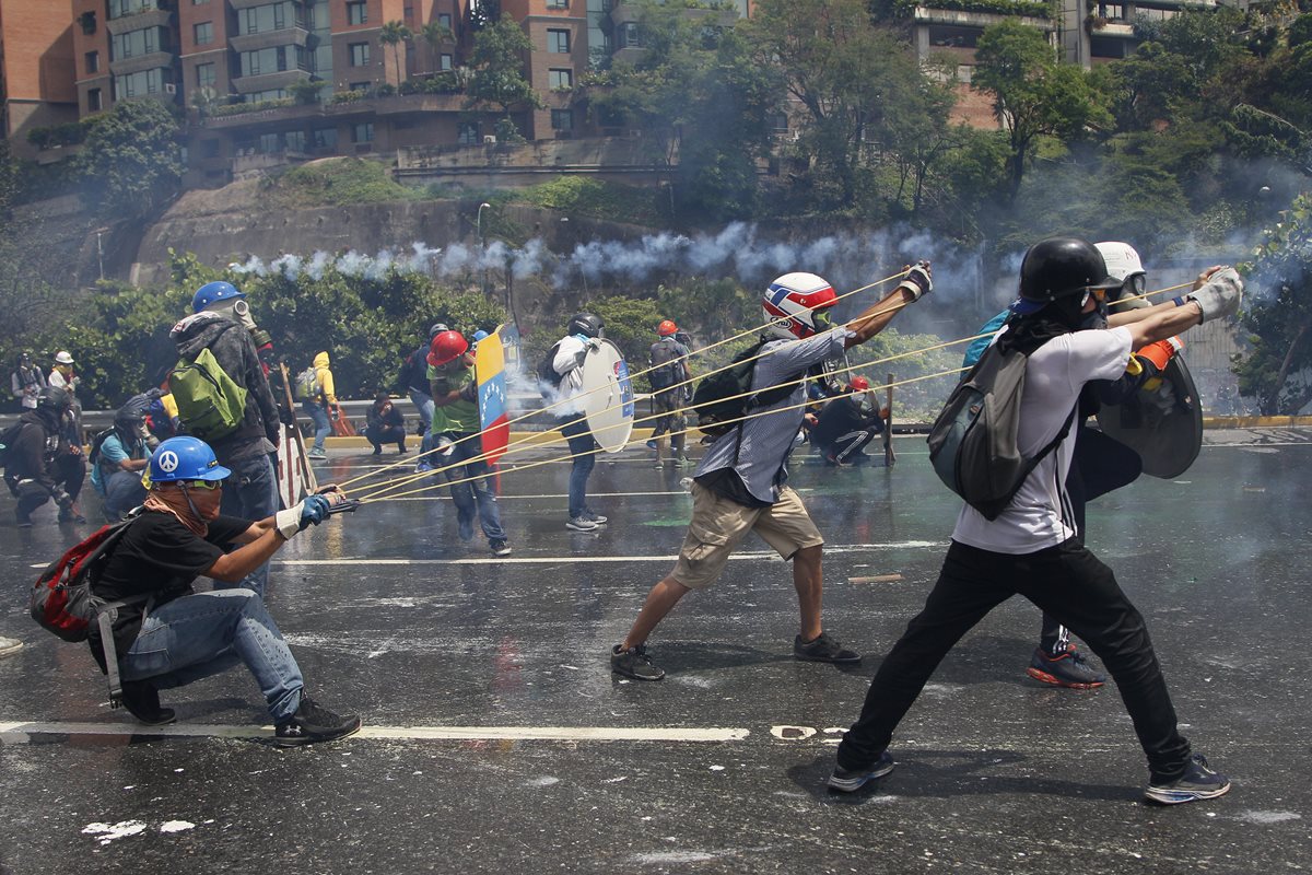La oposición dice que no cederá en sus protestas contra el gobierno de Maduro. (Foto Prensa Libre: AP)