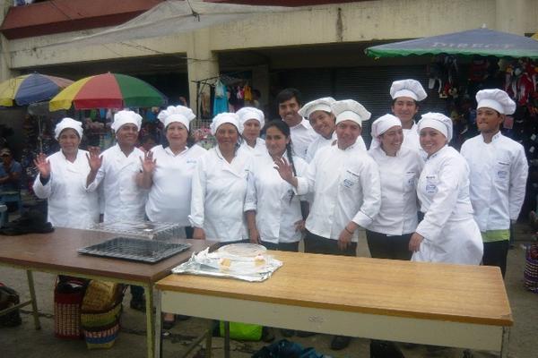 Estudiantes del arte culinario en el Intecap de San Pedro Sacatepéquez, San Marcos. (Foto Prensa Libre: Genner Guzmán)<br _mce_bogus="1"/>