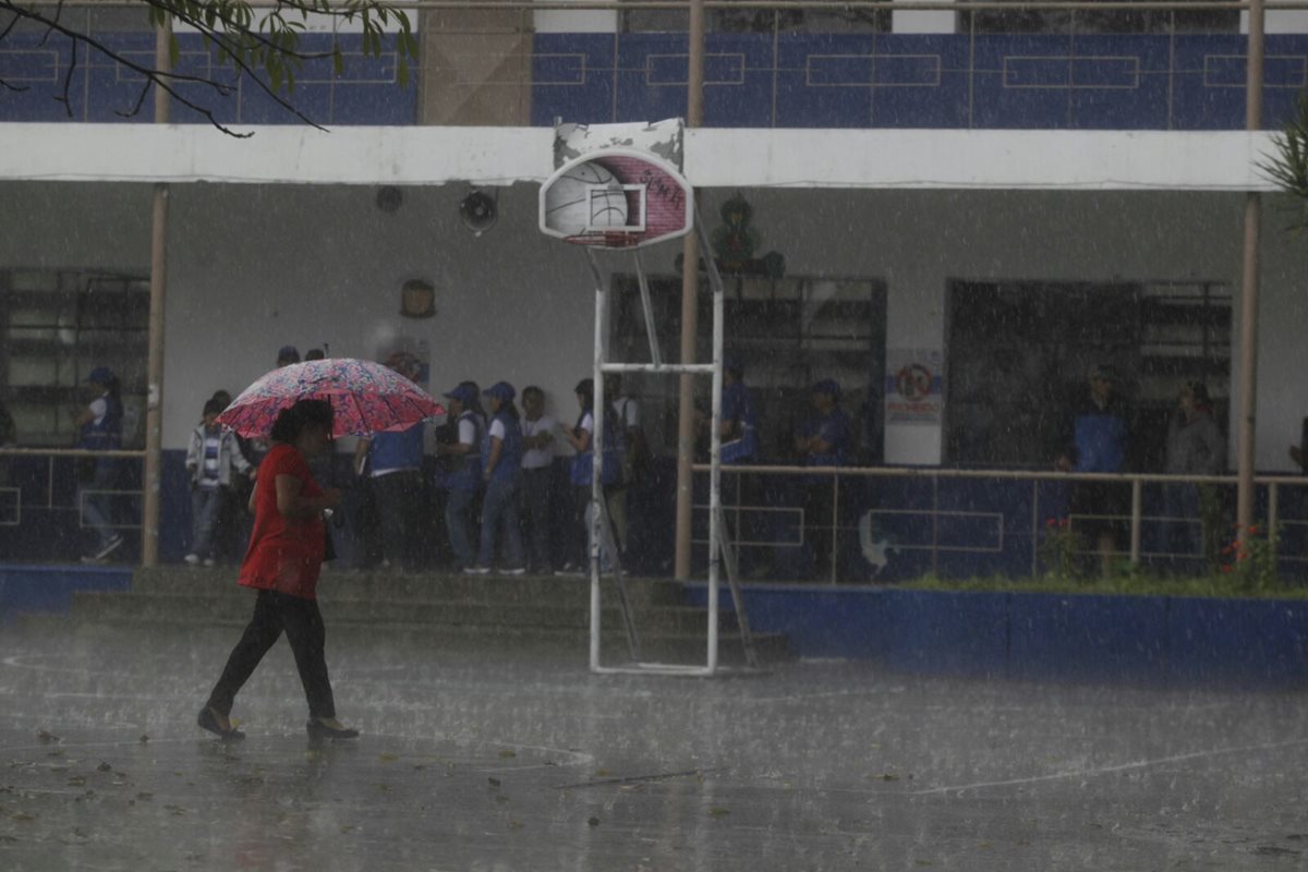 Las lluvias Tormenta Adrián se debilitó a depresión tropical. (Foto Prensa Libre: Hemeroteca)
