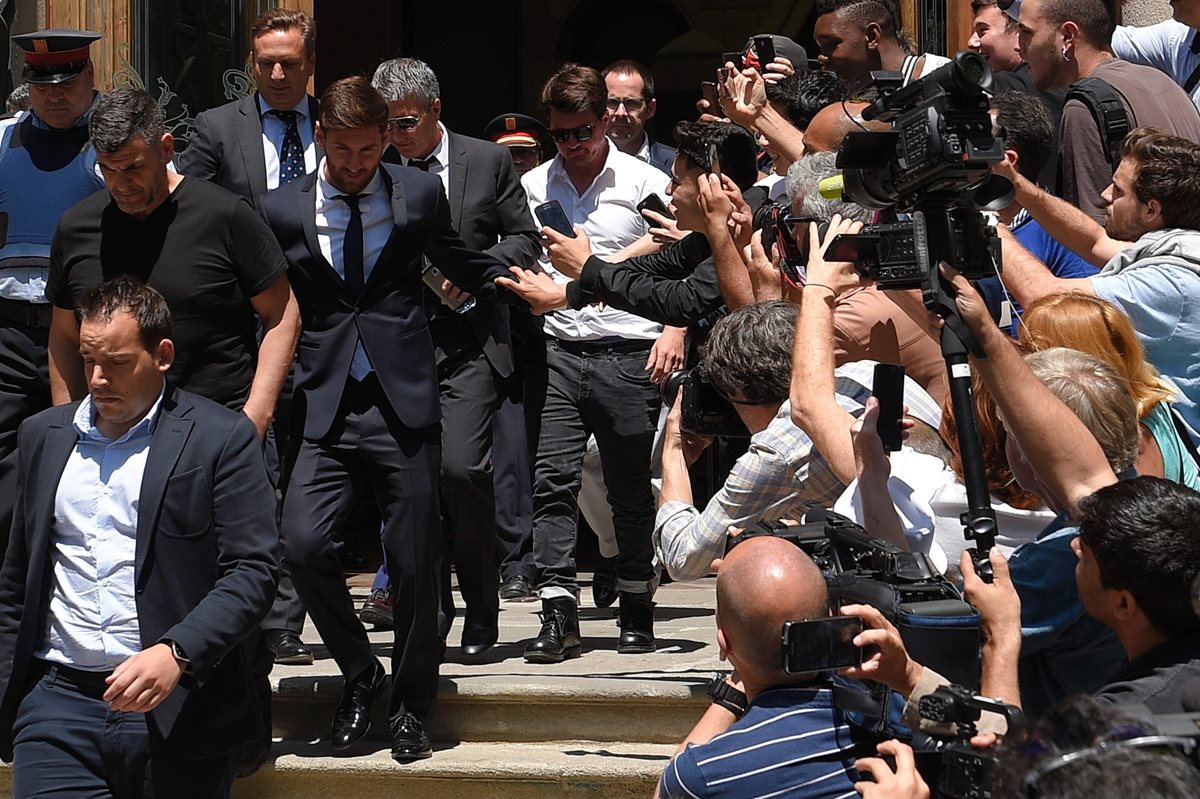 Lionel Messi vive uno de los momentos más amargos de su vida. (Foto Prensa Libre: AFP)