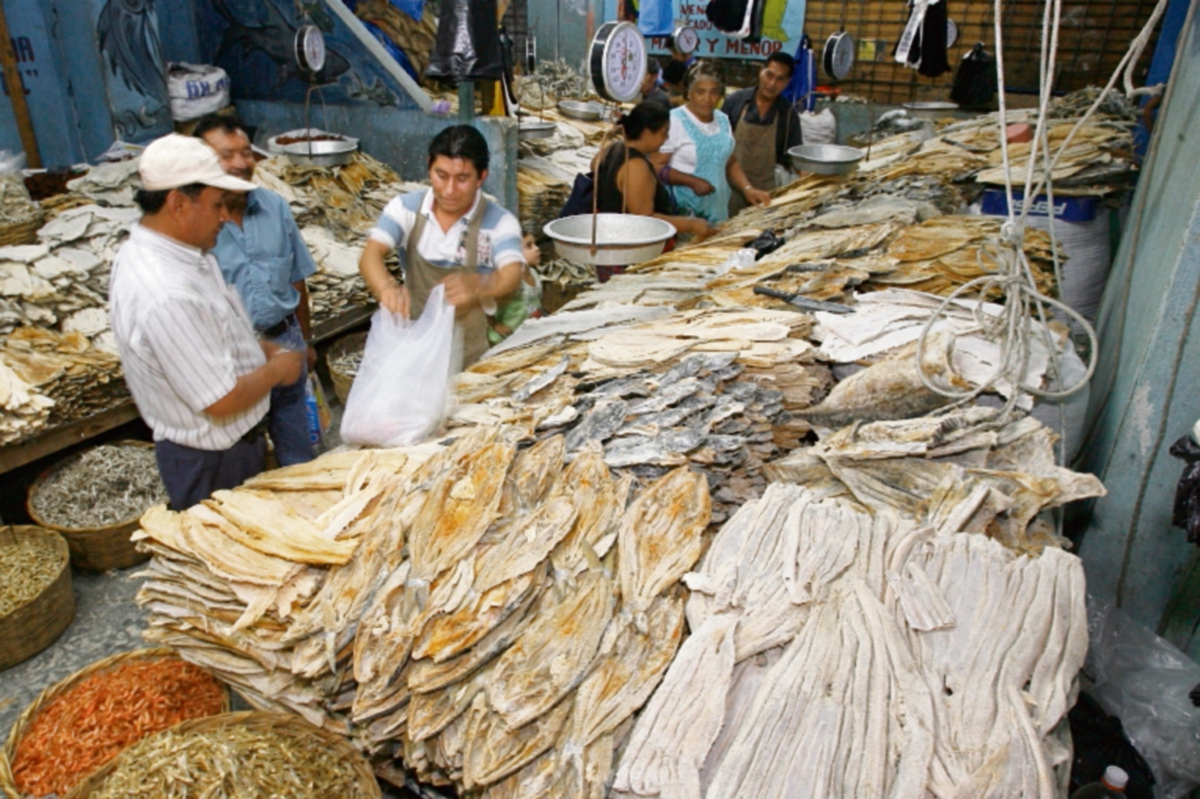 Los precios de los pescados y mariscos podrían subir durante la Semana Santa. (Foto Prensa Libre: Saul Martinez)