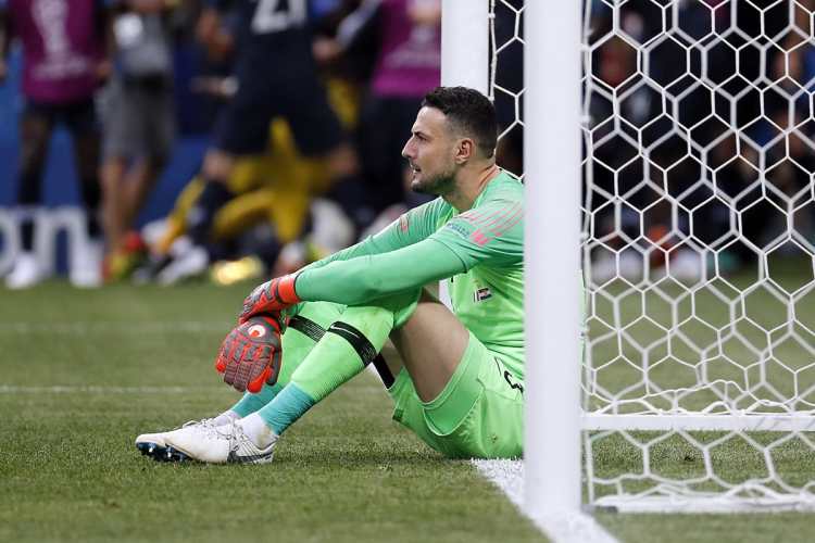Danijel Subasic luce desconsolado al finalizar el encuentro entre Francia y Croacia por la final del Mundial de Futbol Rusia 2018.