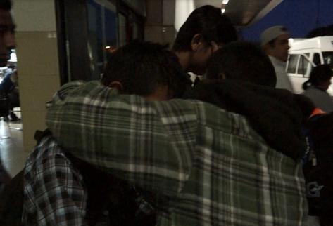 Los  menores deportados desde México ayer salieron del aeropuerto La Aurora y después fueron trasladados a un albergue provisional, en la zona 1.