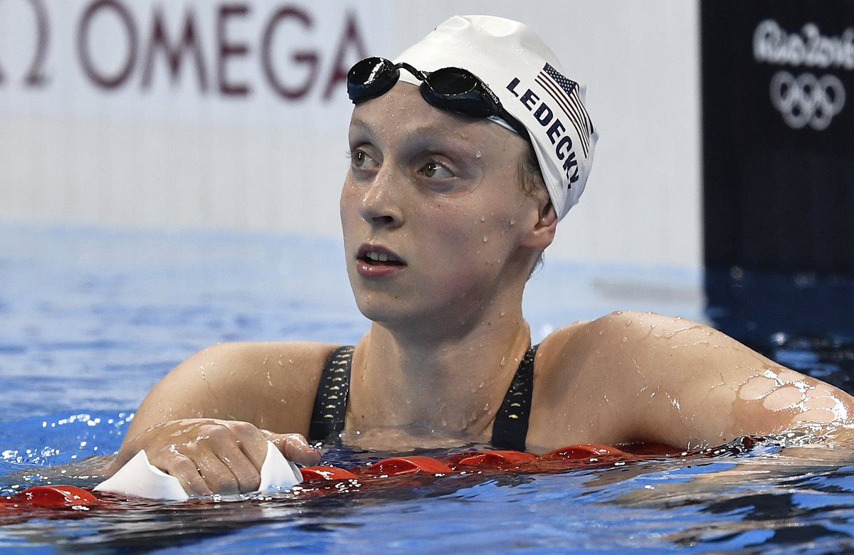 Katie Ledecky impuso una nueva marca olímpica en el heat eliminatoria de los 800 metros libre. (Foto Prensa Libre: AP)