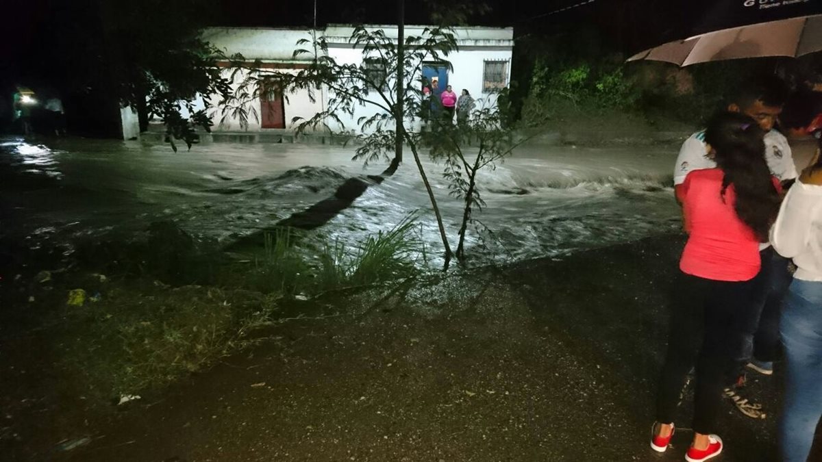 Varias casas resultaron con daños debido a las lluvias, en Sanarate, El Progreso. (Foto Prensa Libre: Hugo Oliva)