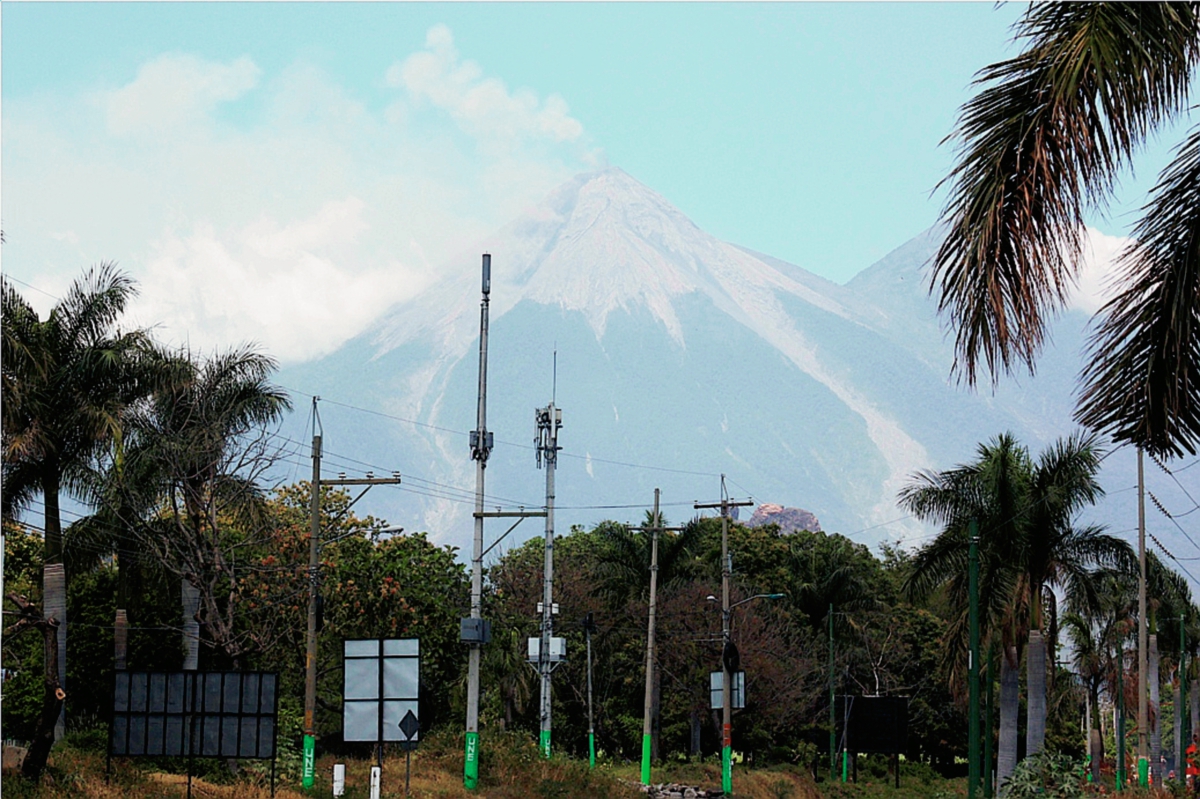Aumento de  la actividad del Volcán de Fuego alarma a pobladores de  comunidades de Escuintla (Foto), Chimaltenango y Sacatepéquez. (Foto Prensa Libre: Hemeroteca PL)