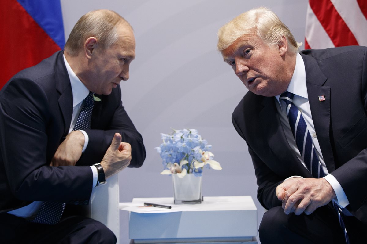El portavoz de la Casa Blanca, Sean Spicer, dijo que Trump y Putin hablaron durante una cena de líderes mundiales en el G20.(AFP).