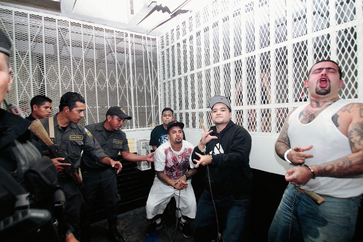 Pandilleros dirigen  las extorsiones y ataques desde la cárcel. (Foto Prensa Libre: Hemeroteca PL)