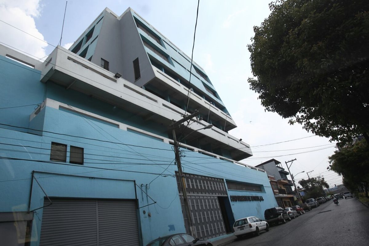 Sede de Corporación de Noticias, S.A. en la zona 1 capitalina. Foto Prensa Libre: Carlos Hernández.