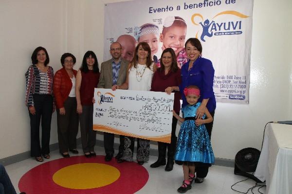 entregan donativo a Fundación Ayúdame a Vivir.