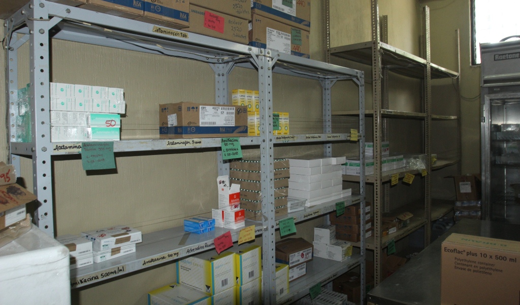 Bodega del Hospital Nacional de Antigua Guatemala tienen pocos medicamentos a causa de la escasez. (Foto Prensa Libre: Miguel López)