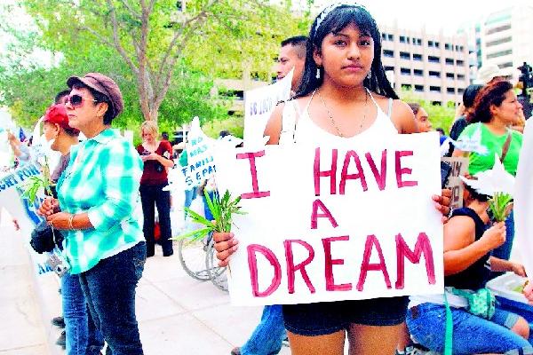 Protesta de migrantes en Phoenix, Arizona, para reclamar protección y respeto a sus derechos. (Foto Prensa Libre: Archivo)<br _mce_bogus="1"/>