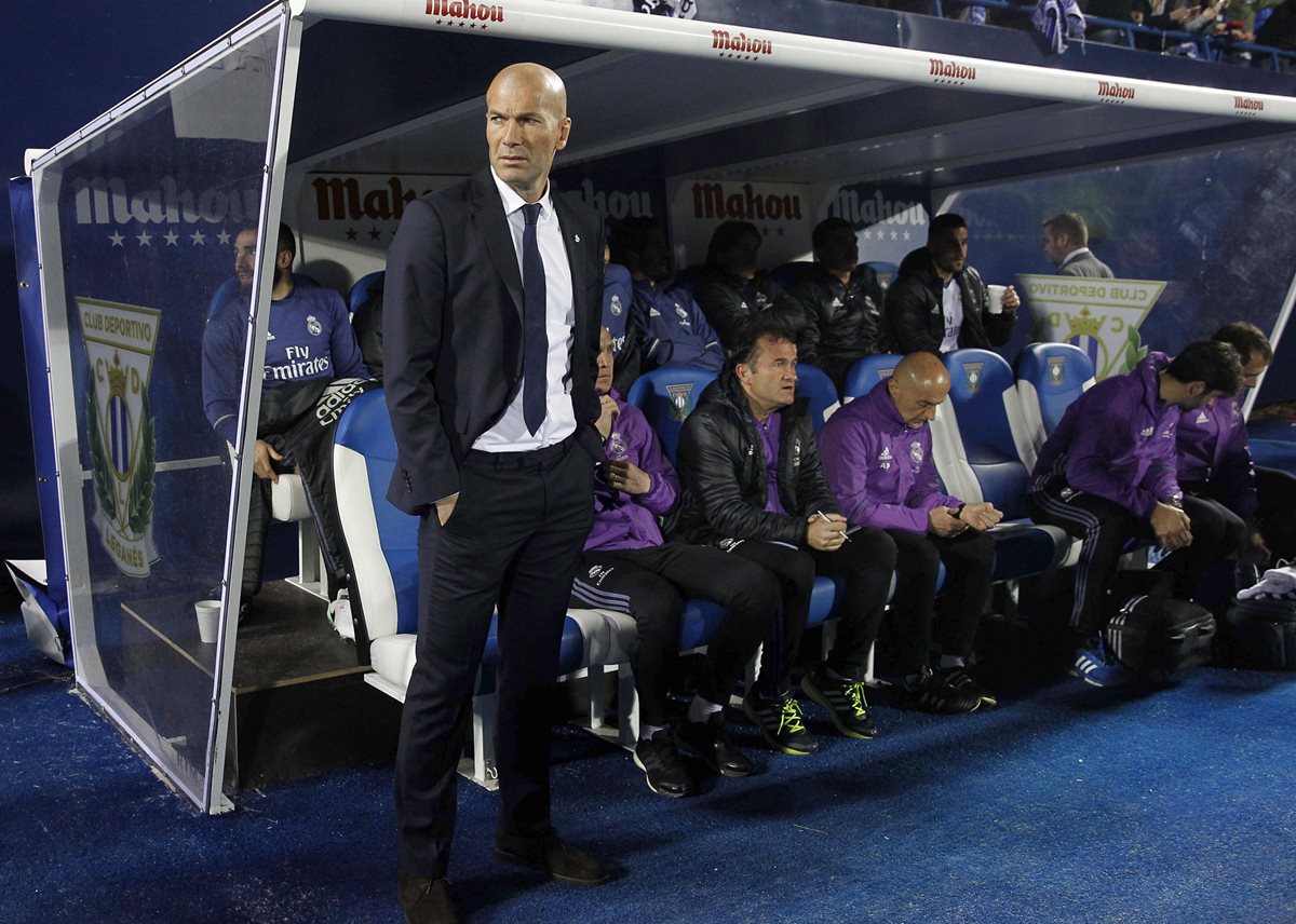 El técnico francés Zinedine Zidane previo al partido contra el Leganés por la jornada 30 de la Liga Española. (Foto Prensa Libre: EFE)