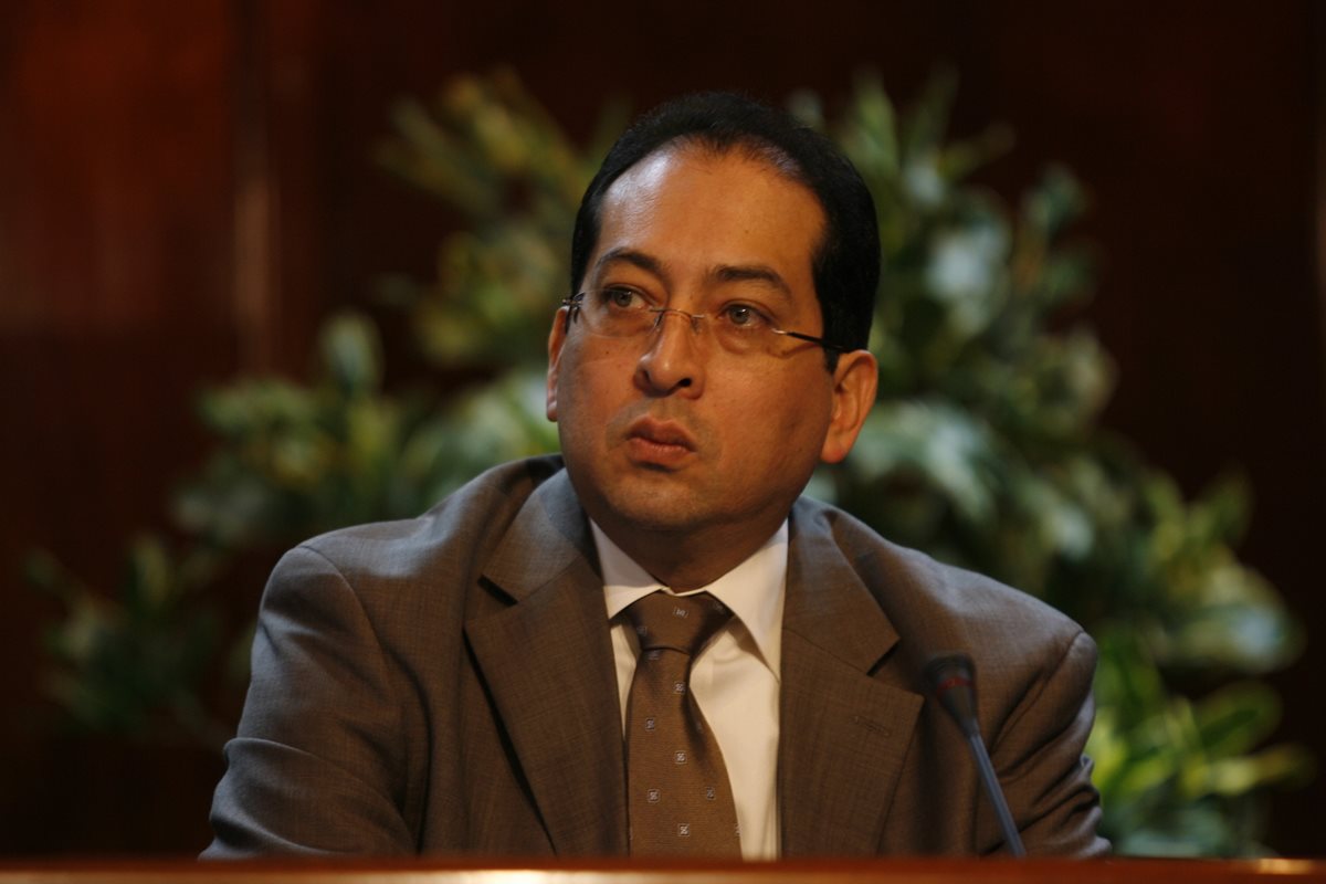 Sergio Recinos, presidente en funciones del Banguat, afirmó que no habrán más reglamentos para Ley de Tarjetas de Crédito. (Prensa Libre: Hemeroteca PL)