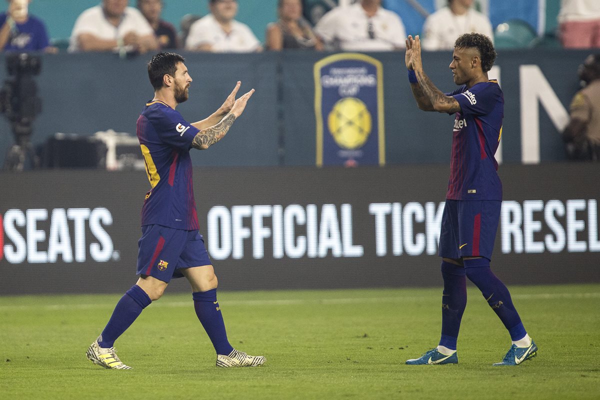 Lionel Messi y Neymar hicieron magia en el último partido que disputaron vistiendo la misma camiseta, el clásico frente al Real Madrid en Miami. (Foto Prensa Libre: EFE)