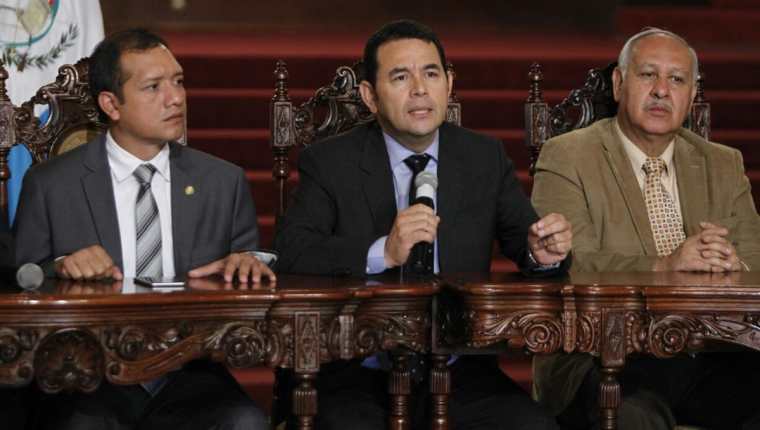 El presidente Jimmy Morales dirige la conferencia de prensa en el Palacio Nacional de la Cultura.(Foto Prensa Libre: Paula Raquec)