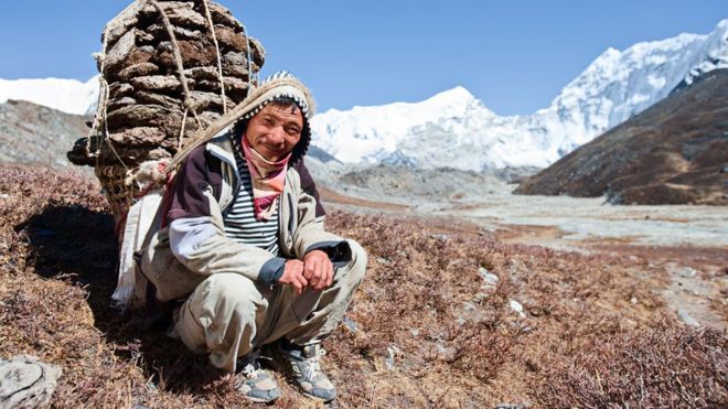 Por qué los sherpas pueden subir al Everest sin cansarse (y no es porque están entrenados para hacerlo)